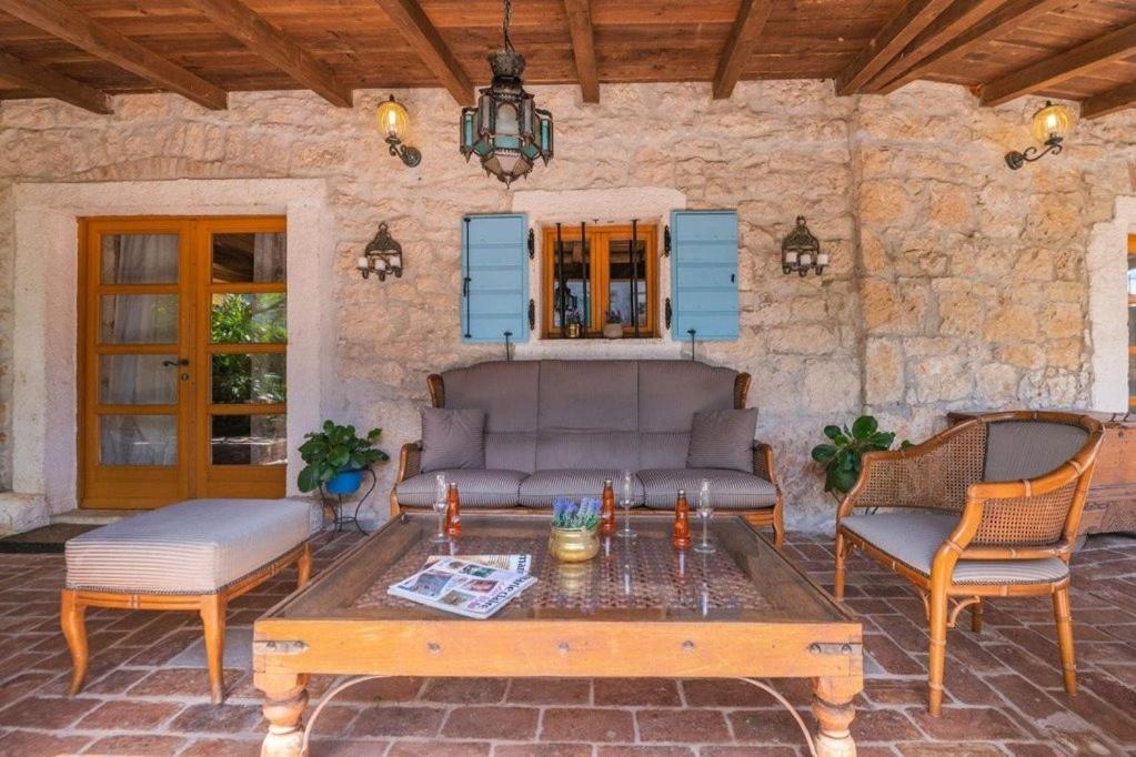 Villa Kazun With Private Pool And Two Gardens Marčana المظهر الخارجي الصورة