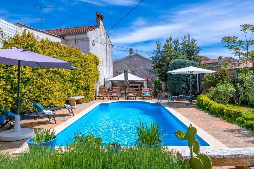 Villa Kazun With Private Pool And Two Gardens Marčana المظهر الخارجي الصورة