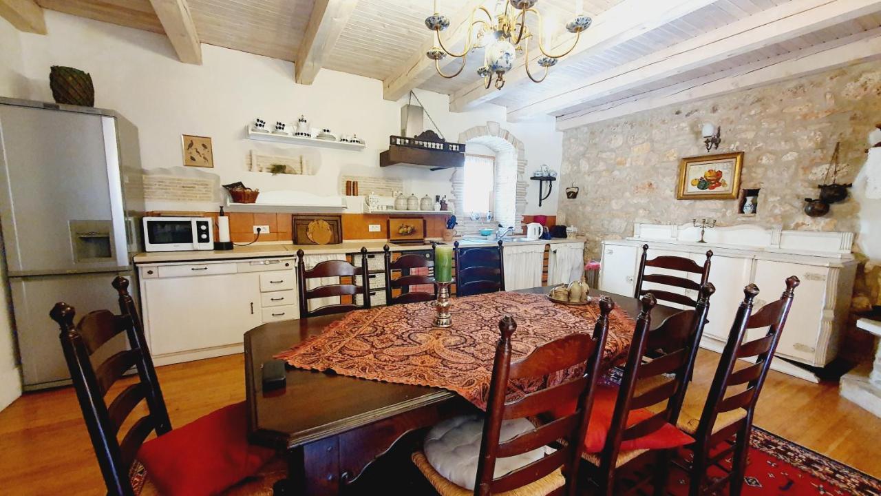 Villa Kazun With Private Pool And Two Gardens Marčana المظهر الخارجي الصورة