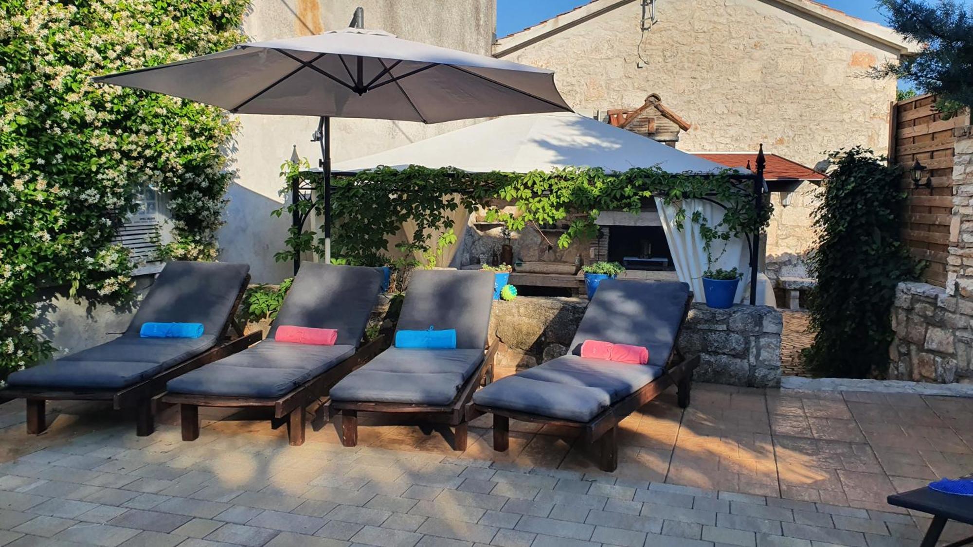 Villa Kazun With Private Pool And Two Gardens Marčana المظهر الخارجي الصورة